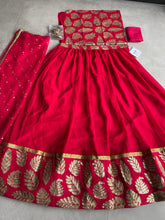 Sara - magenta leaf emblem Lehenga