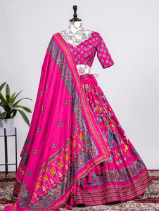 Patola print Lehenga in pink (Plus size)