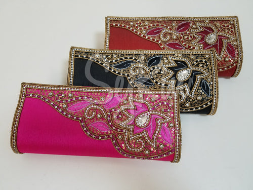 Corner flower with stone work clutches