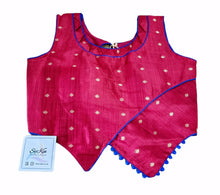 Red blouse with blue bidding