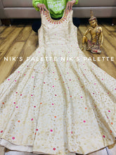 Niks collection: Off White dola silk with bandhani