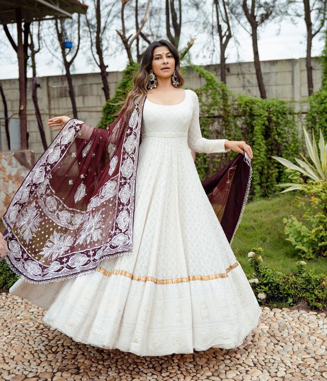 White embroidered gown – SejKin