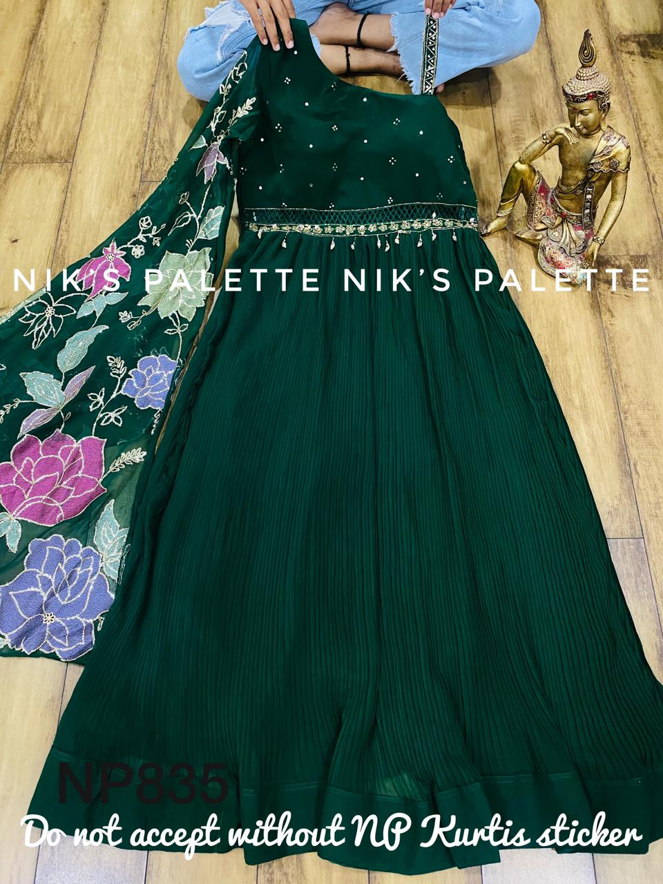 Niks collection: bottle green gown