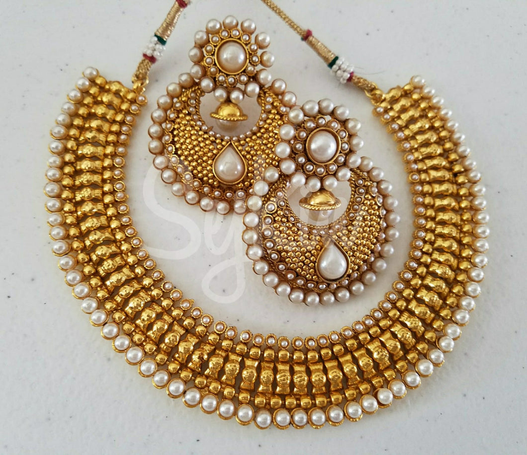 Pearl and gold set: necklace and earrings